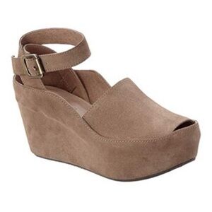 Chocolat Blu Wisper taupe suede peep toe platform wedge sandals women's size 8.5